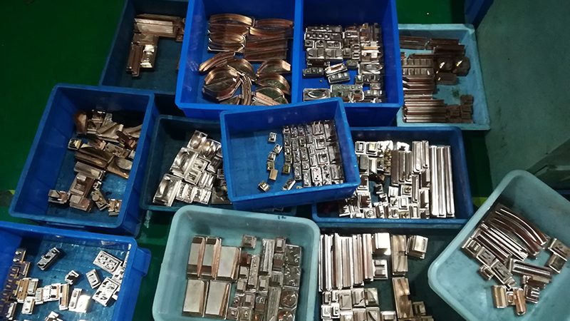 H13模具钢与D2钢：性能对比与选型考量